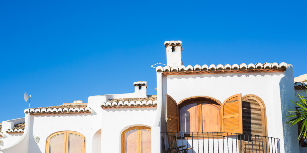 Pintar Fachadas de Casas Unifamiliares / Chalets en Terres de l'Ebre · Pinturas para Pintado de Fachadas Metálicas o de Hormigón