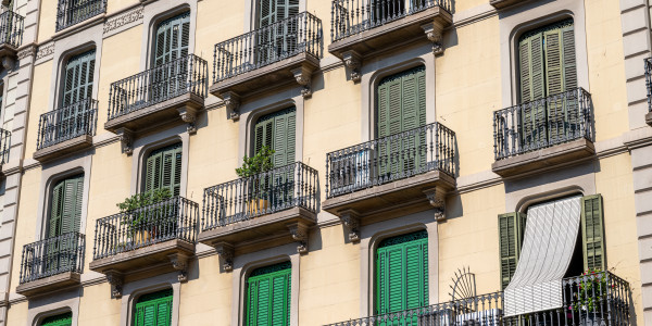 Pintar Fachadas y Patios de Luces de Comunidades Vecinos / Propietarios en Terres de l'Ebre · Reparación y Preparación de Superficies