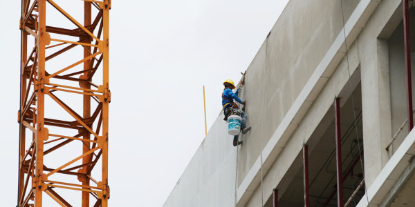 Trabajos Verticales en Fachadas de Edificios / Viviendas en Terres de l'Ebre · Pintar Edificios de Construcción de Obra Nueva