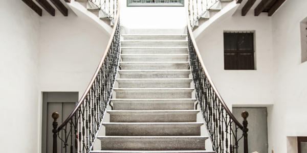 Rehabilitación y Restauración de Fachadas en Terres de l'Ebre · Pintado de Escaleras, Patios Interiores, Patios de Luces, Ascensores